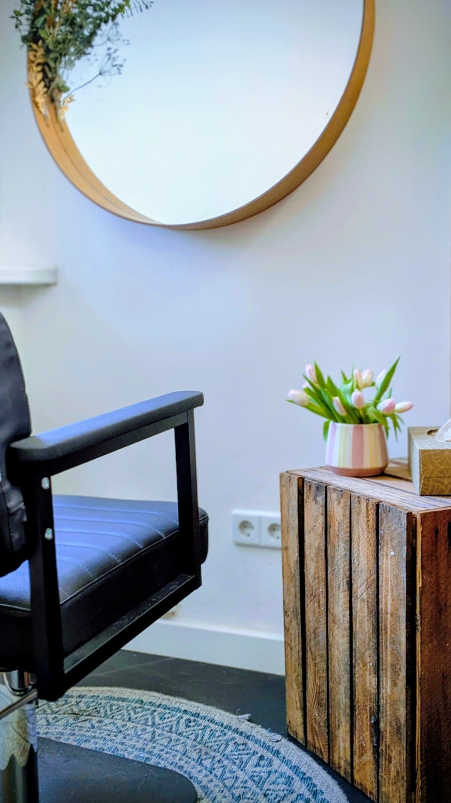 Perücke, Berlin, Haarausfall, Alopezie, kreisrunder Haarausfall, Alopecia totalis, Alopecia areata, Alopecia Androgenetica, Haare, Echthaar, Haarteil, Lace, Montur, Wig, Lacewig, Hair, Haarlinie, Full Lace, Lace Front, Knüpfen, Reparatur, 100% Echthaar, knüpfknoten, Handwerk, Präzision, Zopf, Haarspende, Haare spenden, Abdruck, Maßanfertigung, passgenau, Diskretion