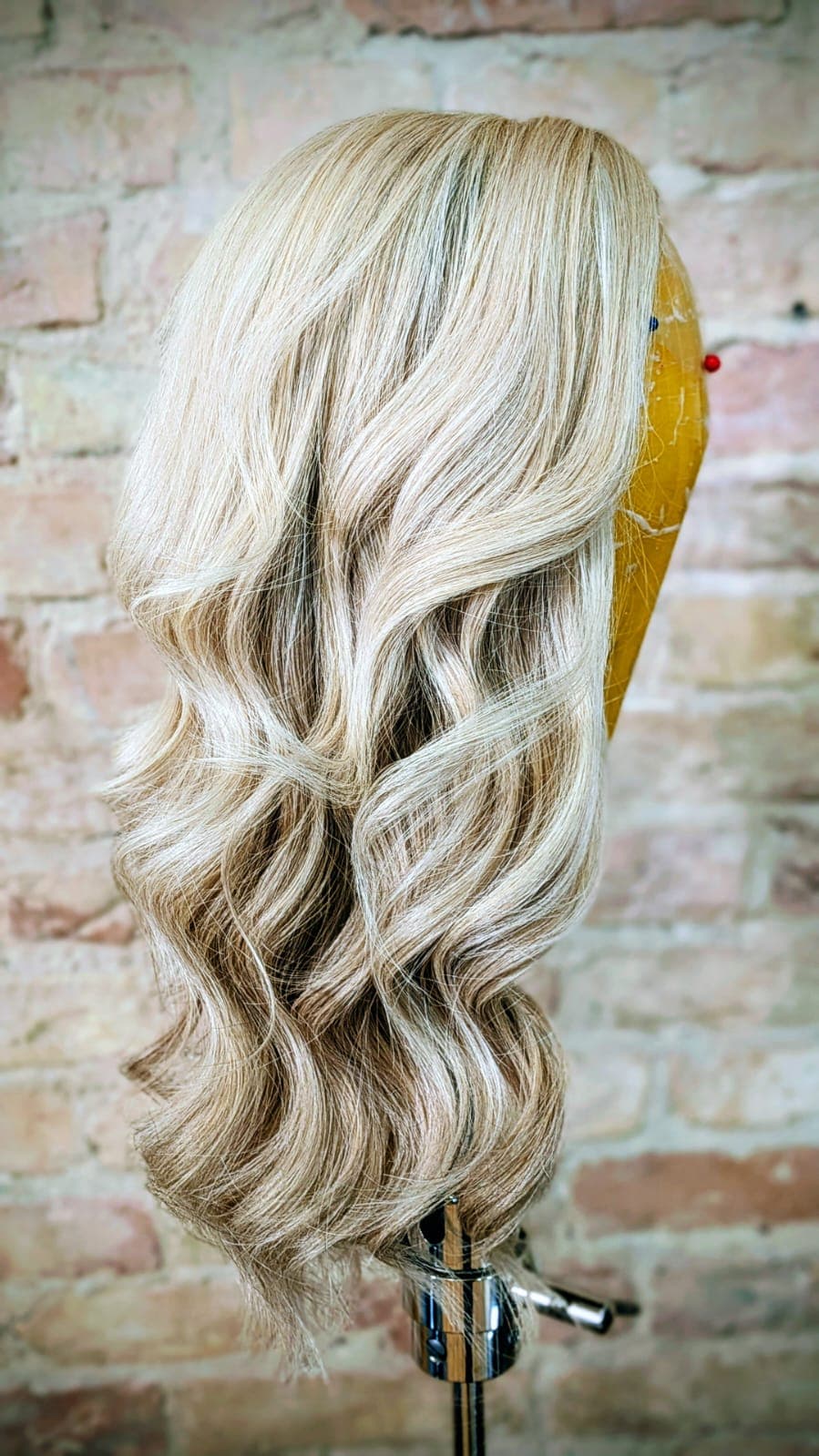 Perücke, Berlin, Haarausfall, Alopezie, kreisrunder Haarausfall, Alopecia totalis, Alopecia areata, Alopecia Androgenetica, Haare, Echthaar, Haarteil, Lace, Montur, Wig, Lacewig, Hair, Haarlinie, Full Lace, Lace Front, Knüpfen, Reparatur, 100% Echthaar, knüpfknoten, Handwerk, Präzision, Zopf, Haarspende, Haare spenden