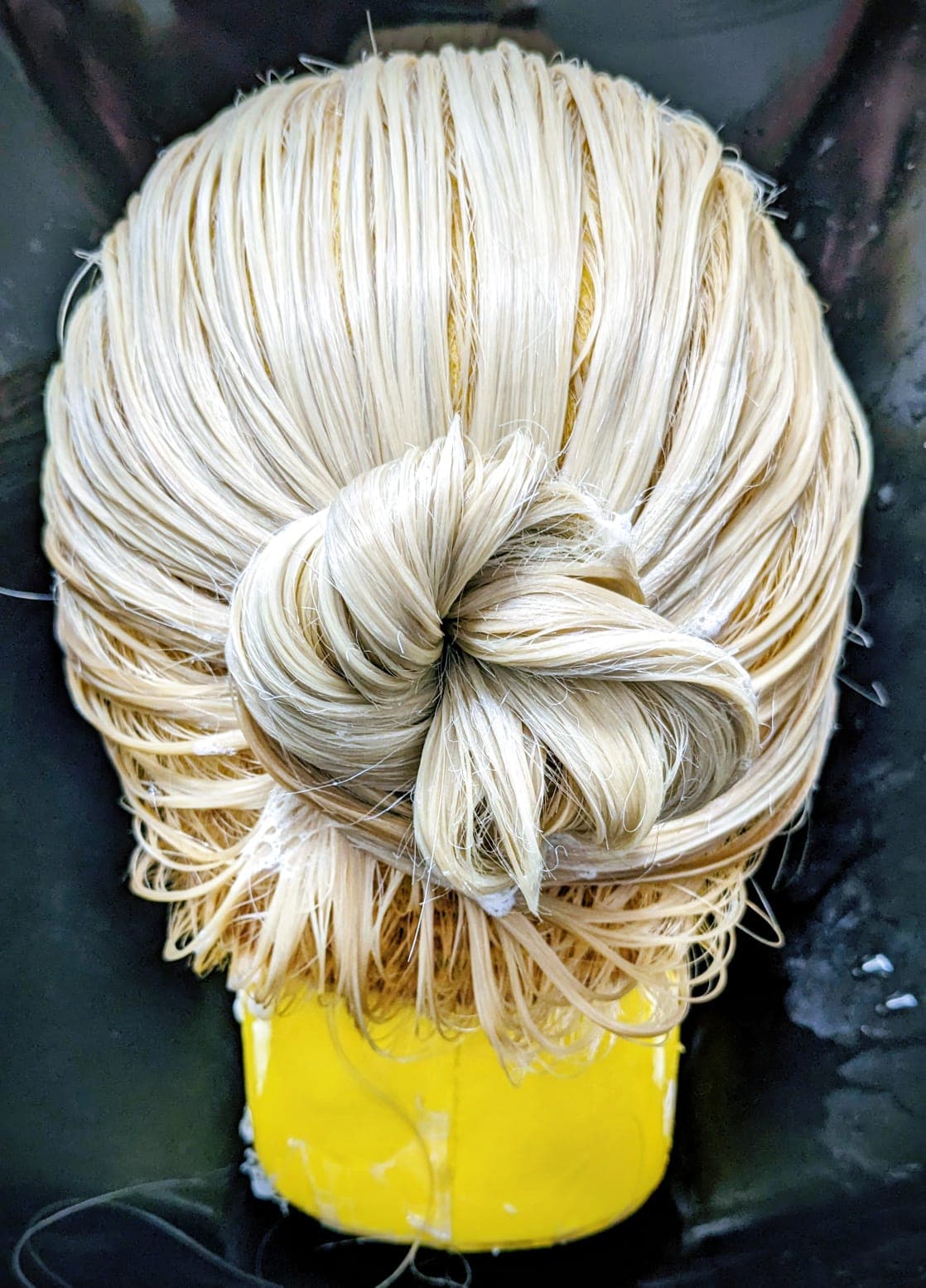 Perücke, Berlin, Haarausfall, Alopezie, kreisrunder Haarausfall, Alopecia totalis, Alopecia areata, Alopecia Androgenetica, Haare, Echthaar, Haarteil, Lace, Montur, Wig, Lace wig, Hair, Haarlinie, Full Lace, Lace Front, Knüpfen, Reparatur, 100% Echthaar,